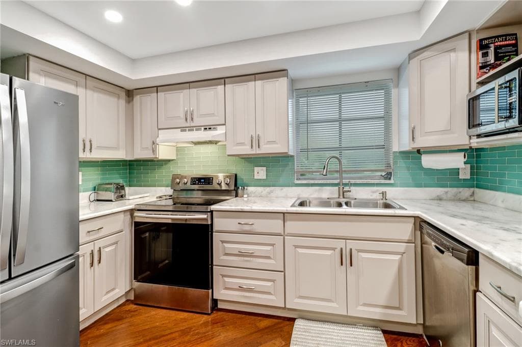 53 High Point CIR W 106 NAPLES, FL 34103