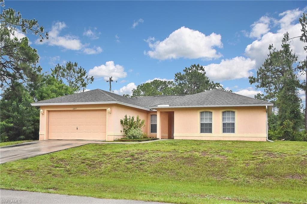 3302 E 7th ST LEHIGH ACRES, FL 33972