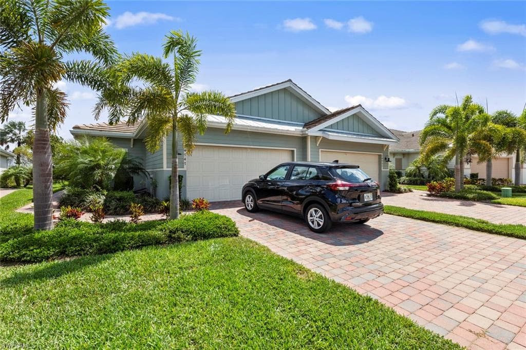 14747 Edgewater CIR NAPLES, FL 34114