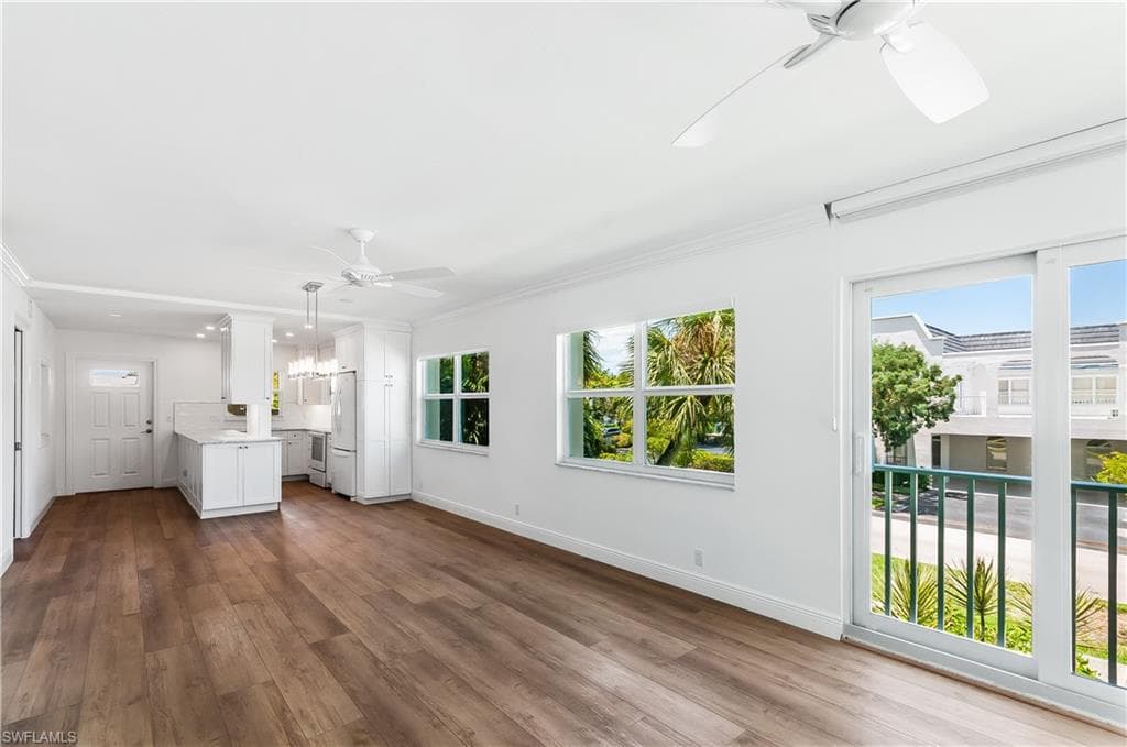 404 Broad AVE S H-404 NAPLES, FL 34102
