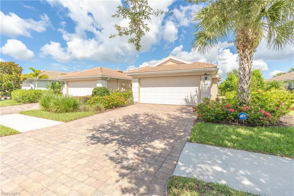 8409 Karina CT NAPLES, FL 34114