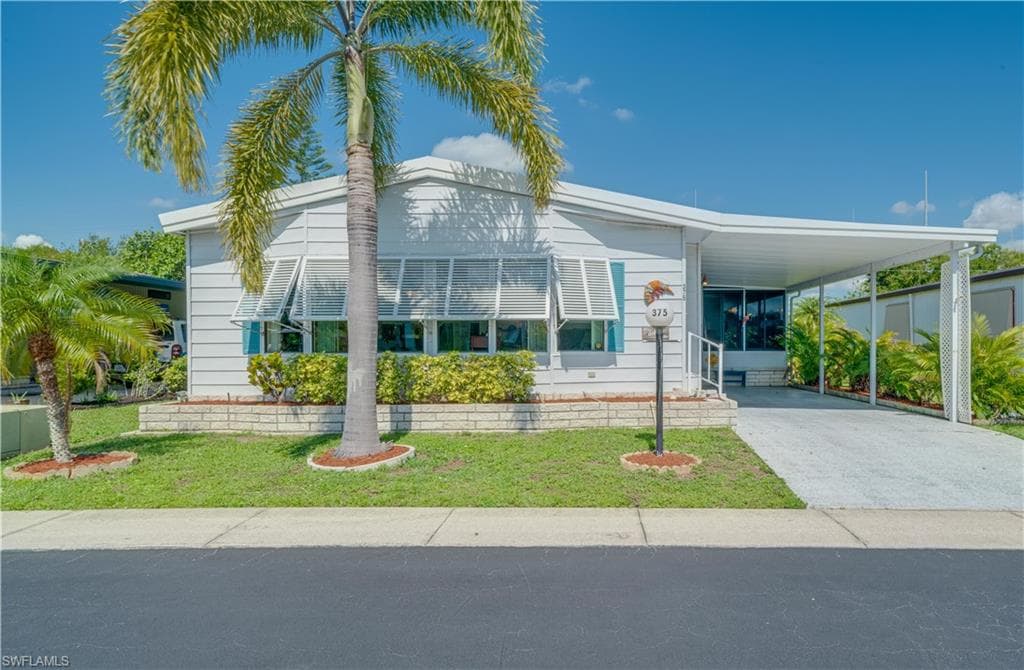375 Horizon DR E NORTH FORT MYERS, FL 33903