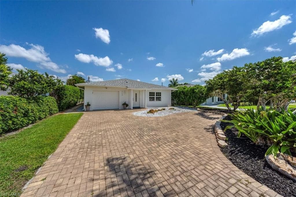 713 97th AVE N NAPLES, FL 34108