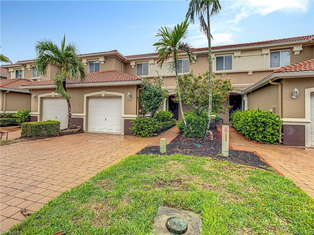 9697 Roundstone CIR