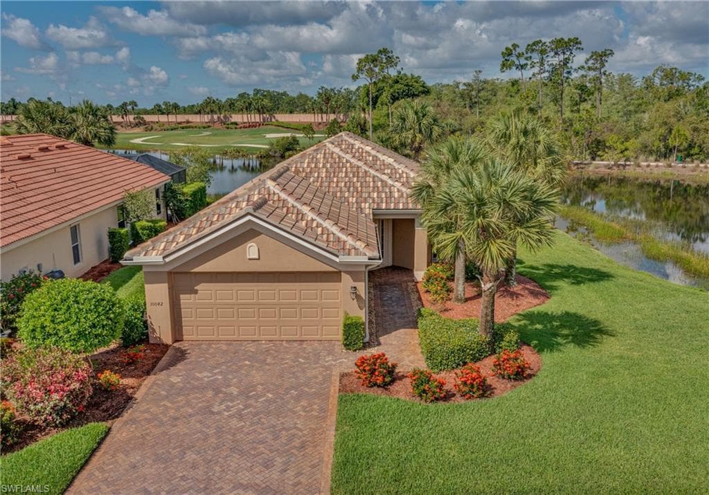 10042 OAKHURST WAY FORT MYERS, FL 33913