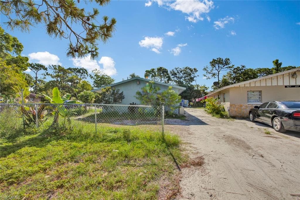 5659-5661 4th AVE FORT MYERS, FL 33907