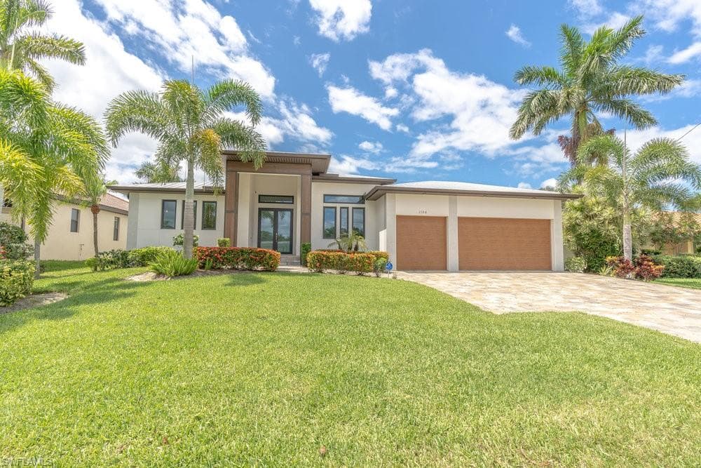 1106 Lincoln CT CAPE CORAL, FL 33904