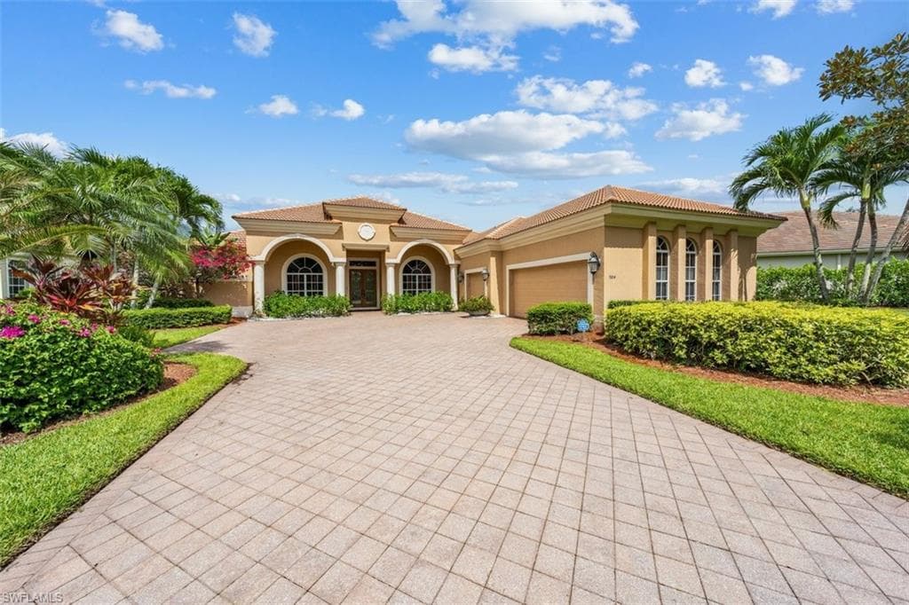 984 Glen Lake CIR NAPLES, FL 34119