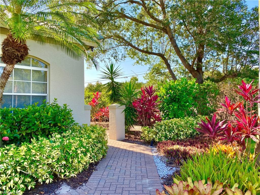 870 Vistana CIR 52 NAPLES, FL 34119