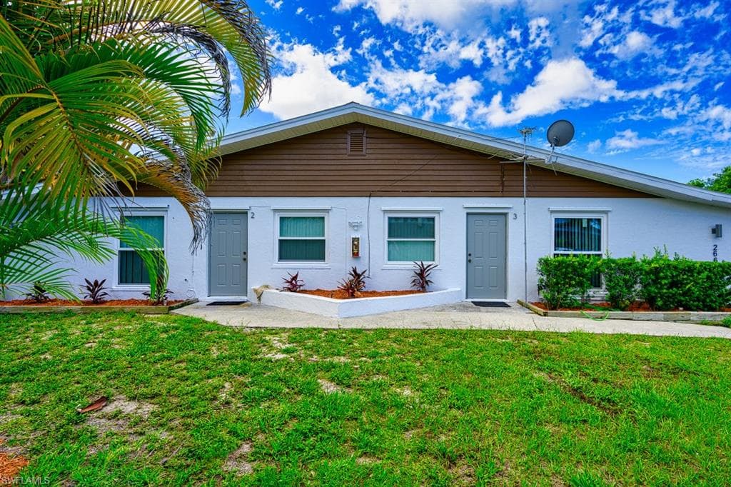 2660 Lakeview DR NAPLES, FL 34112
