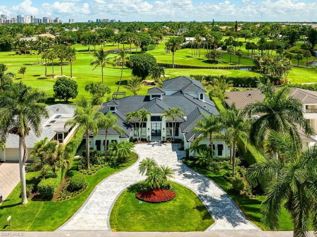 695 Wedge DR NAPLES, FL 34103