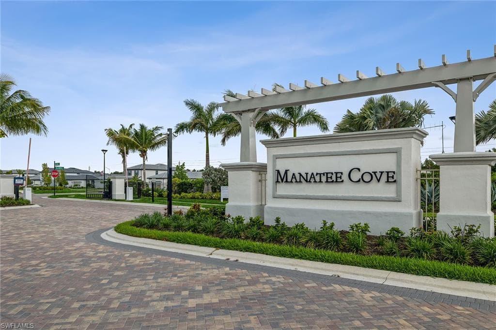 2208 Yellowfin CIR NAPLES, FL 34114