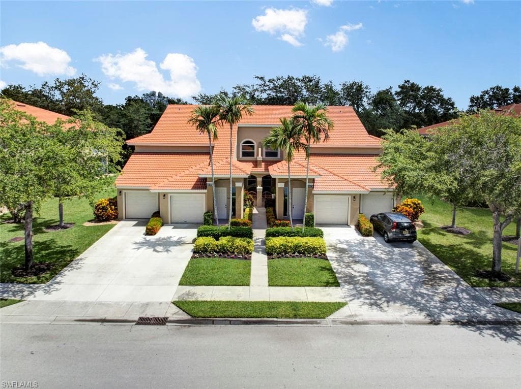 6815 Huntington Lakes CIR 201 NAPLES, FL 34119