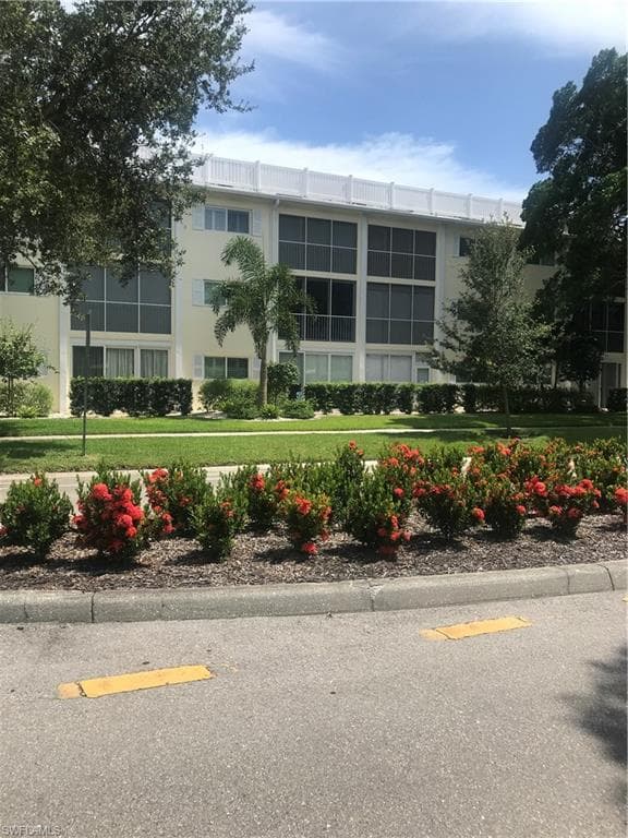 216 Banyan BLVD 216 NAPLES, FL 34102