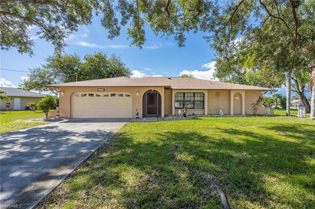1913 SE 15th ST CAPE CORAL, FL 33990