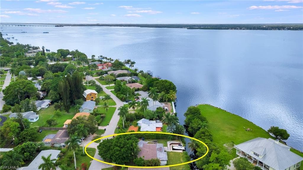 4129 E River DR FORT MYERS, FL 33916
