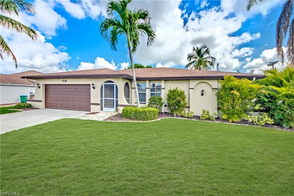 1035 SE 5th TER CAPE CORAL, FL 33990