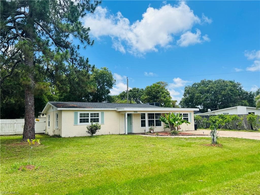 3918 Lotus DR NAPLES, FL 34104