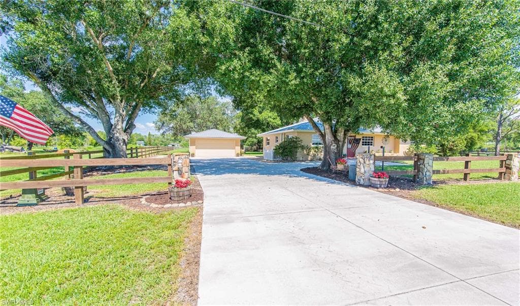18651 Leetana RD NORTH FORT MYERS, FL 33917