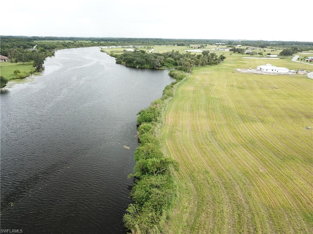 22761 Yellow Button LN ALVA, FL 33920
