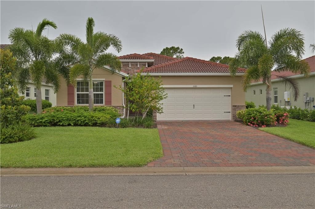 3185 Apple Blossom DR ALVA, FL 33920