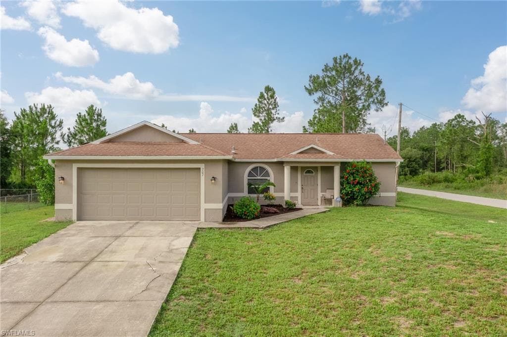 207 W 10th ST LEHIGH ACRES, FL 33972