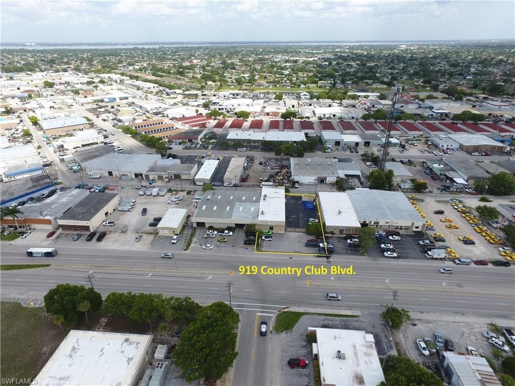 919 Country Club BLVD CAPE CORAL, FL 33990