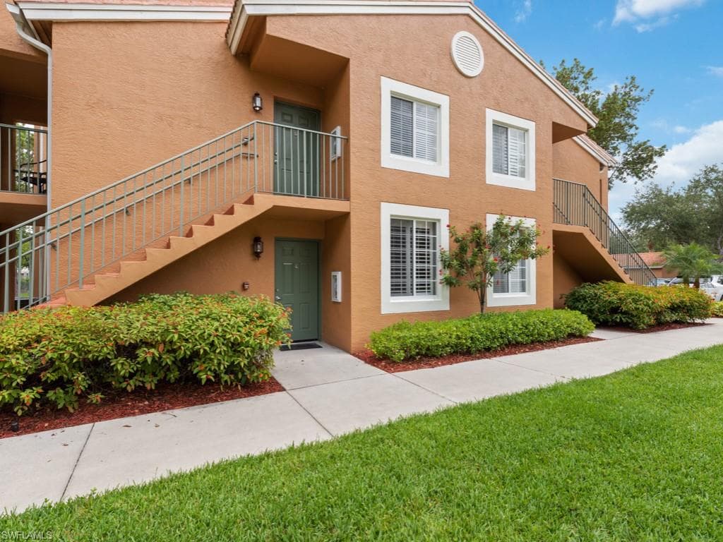 1170 Wildwood Lakes BLVD 102 NAPLES, FL 34104