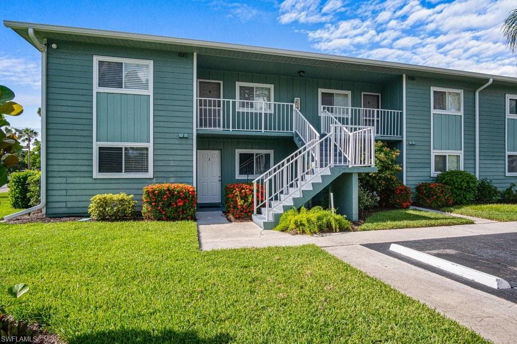 132 Cypress Way East 201 NAPLES, FL 34110