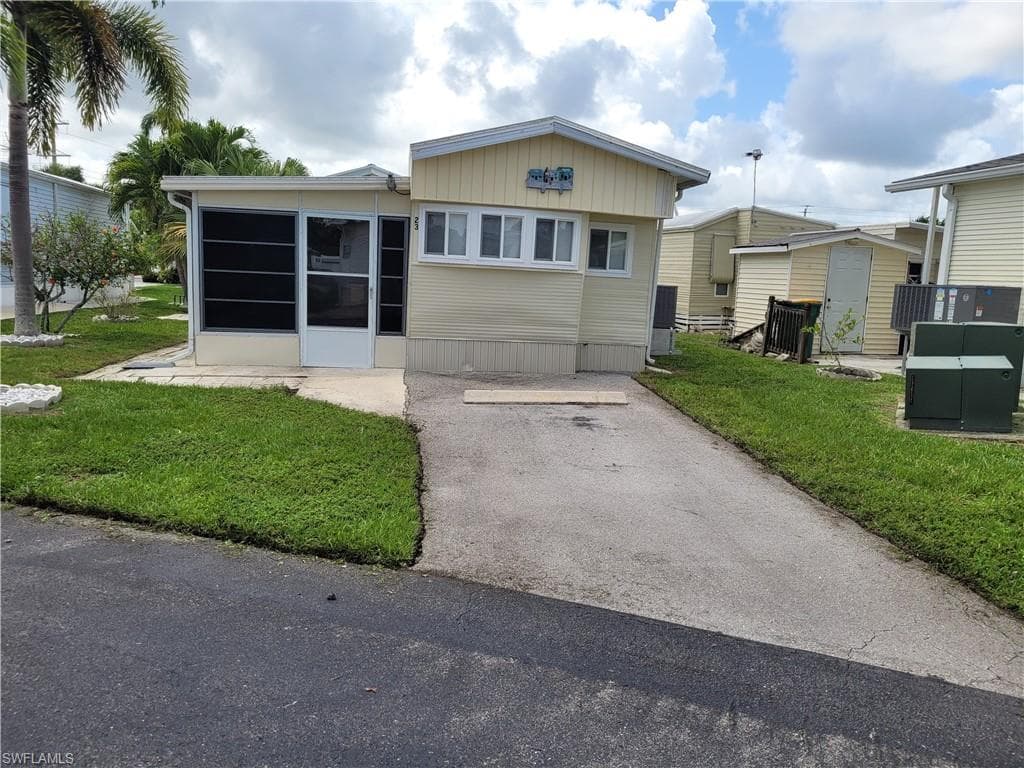 23 Onyx DR 23-O NAPLES, FL 34114