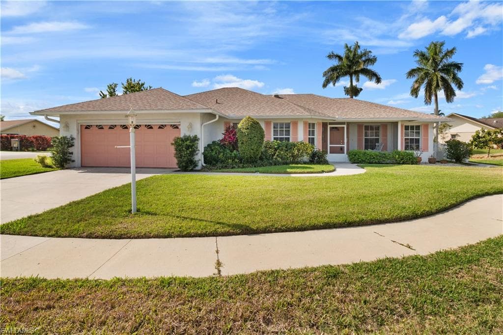 100 Chamonix CT NAPLES, FL 34112
