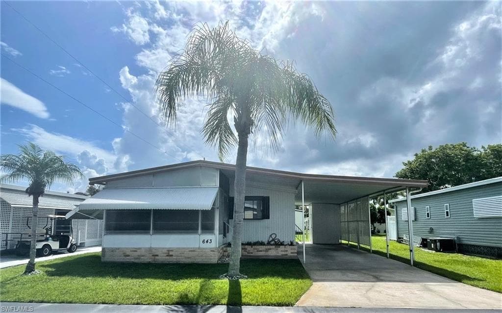 643 Future DR NORTH FORT MYERS, FL 33917