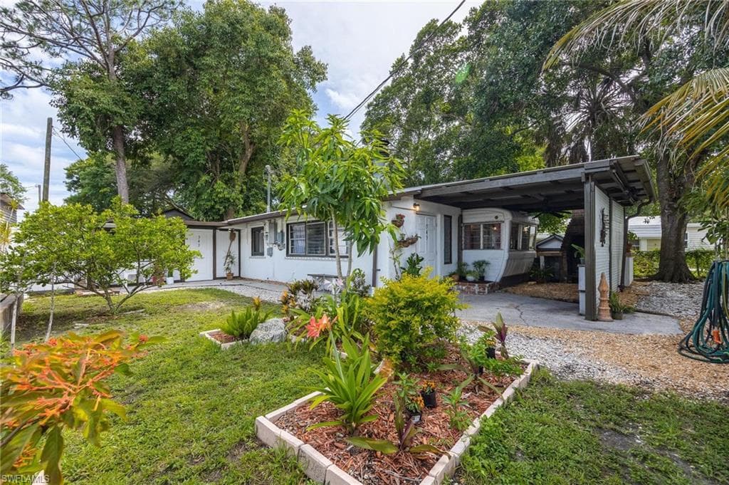 343 Santa Barbara ST NORTH FORT MYERS, FL 33903