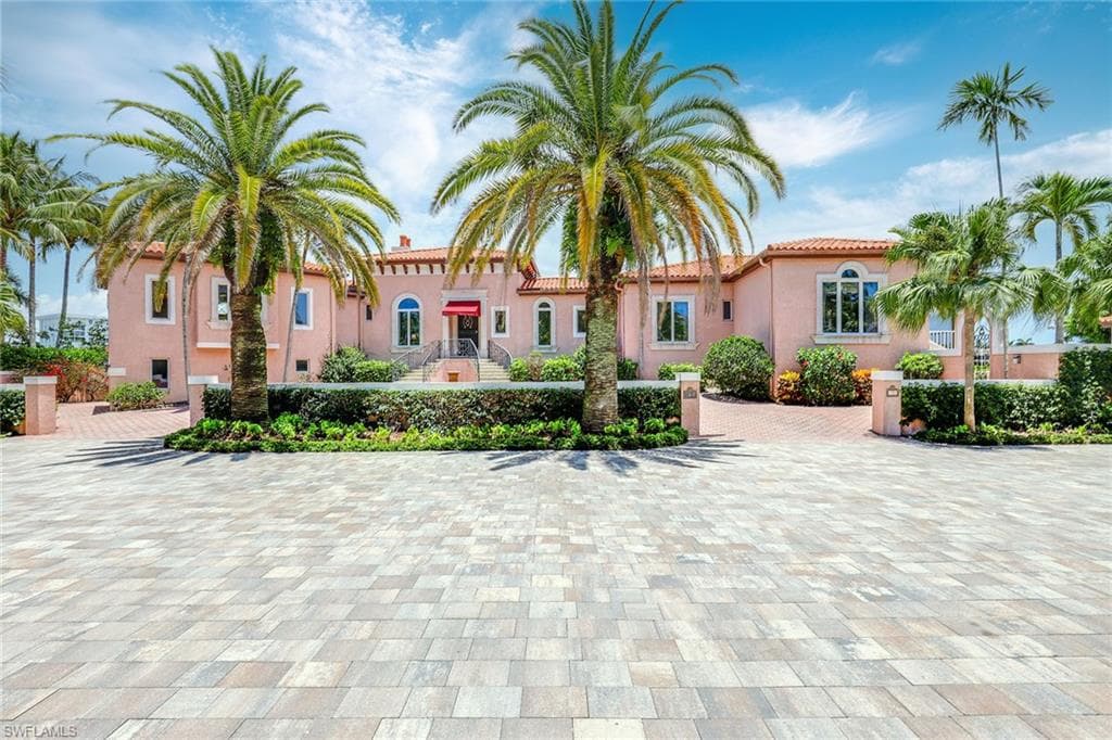 4150 Gulf Shore BLVD N 2 NAPLES, FL 34103