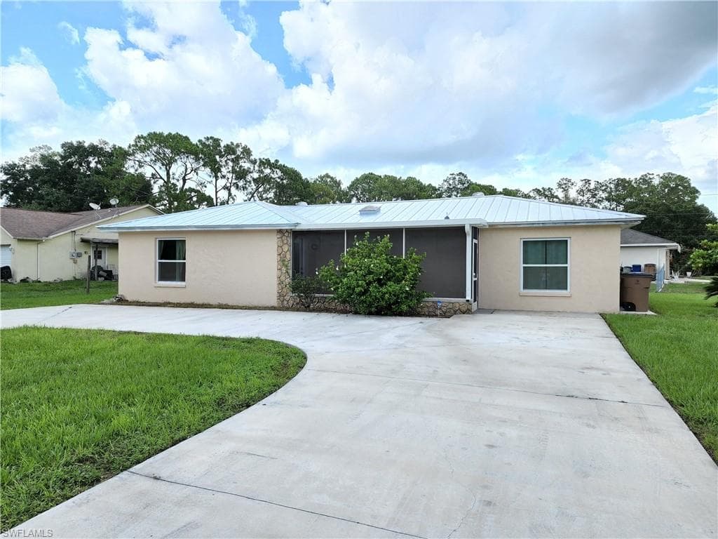 100 Roosevelt AVE LEHIGH ACRES, FL 33936