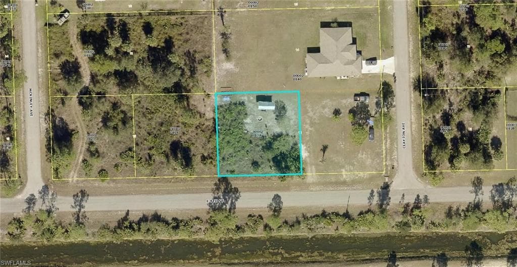 105 E 8th ST LEHIGH ACRES, FL 33972