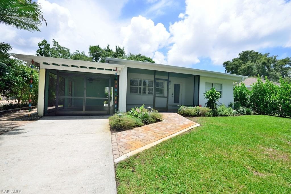 1140 9th AVE N NAPLES, FL 34102