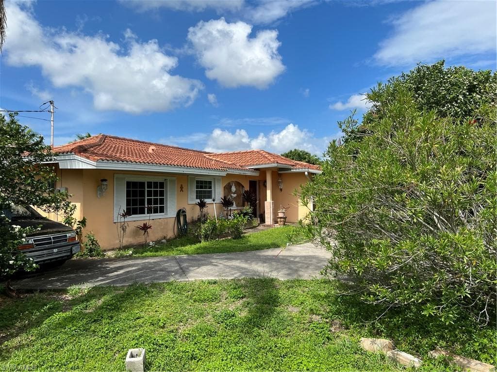 114 SW 52nd ST CAPE CORAL, FL 33914