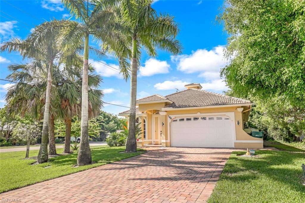 796 96th AVE N NAPLES, FL 34108