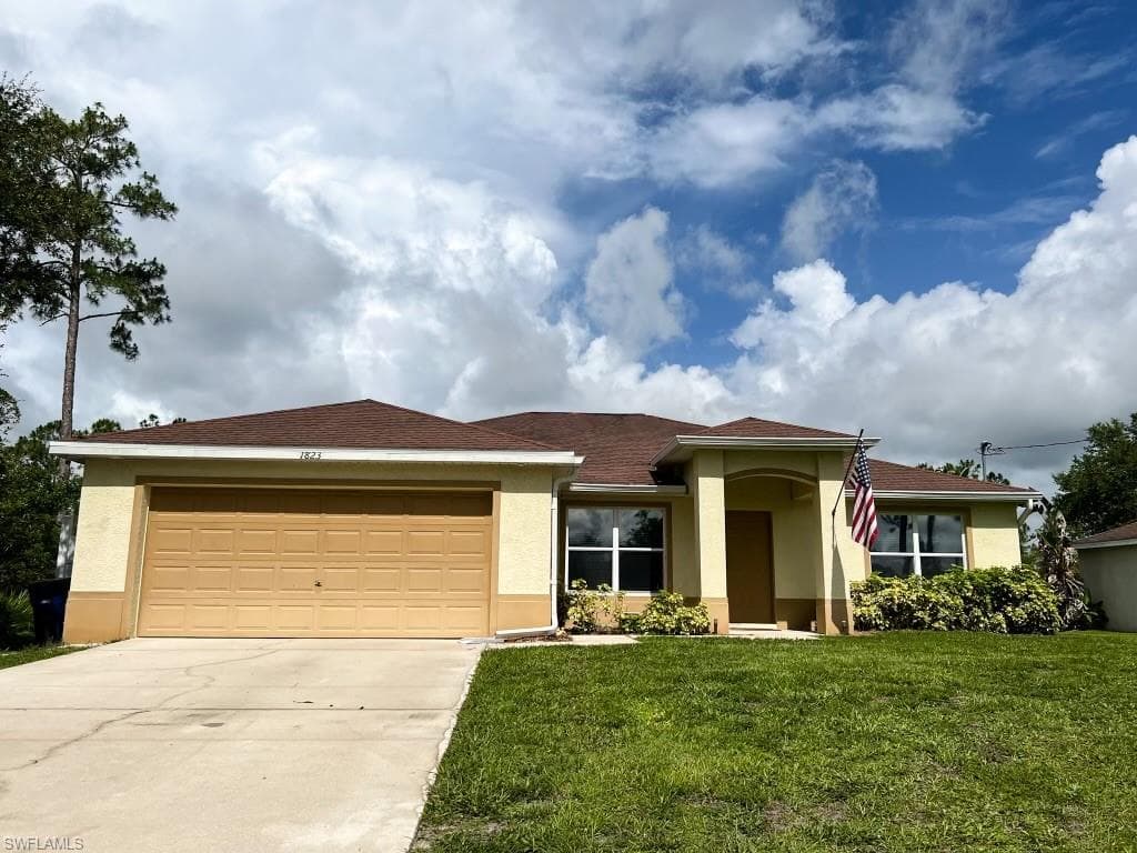 1823 Laurie ST LEHIGH ACRES, FL 33972