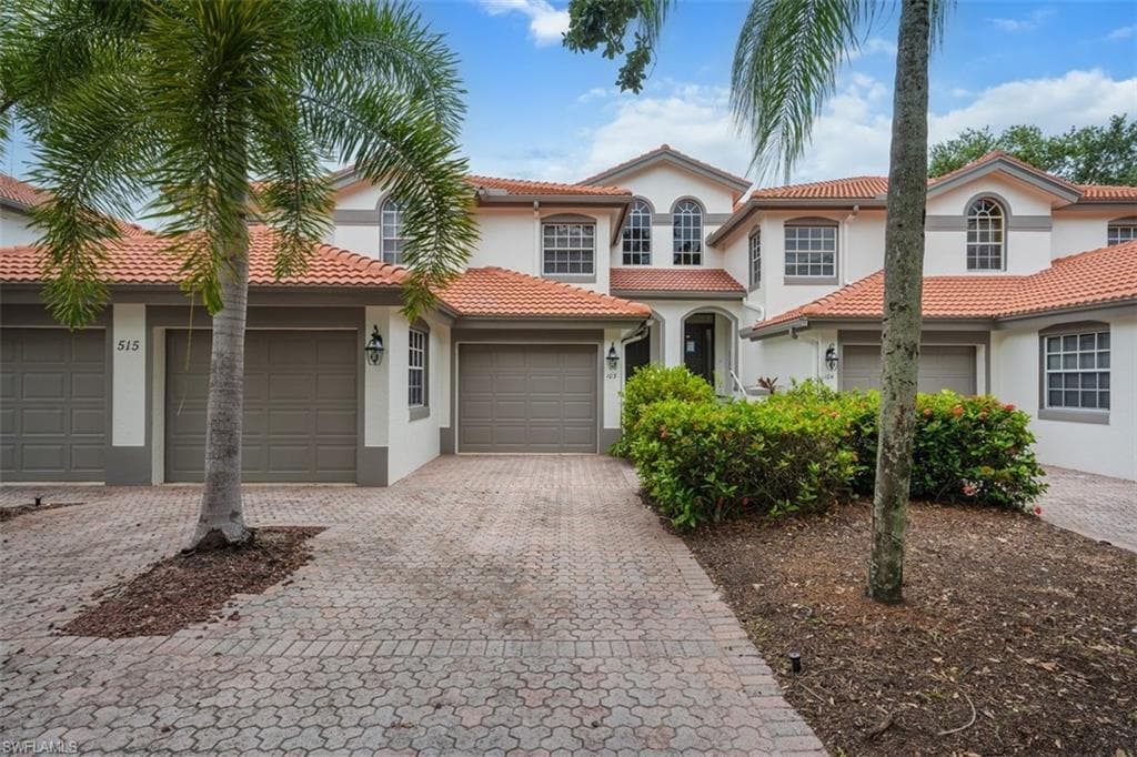 515 Laguna Royale BLVD 103 NAPLES, FL 34119
