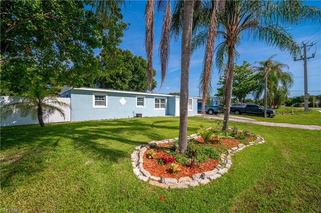 11 Alabama RD S LEHIGH ACRES, FL 33936