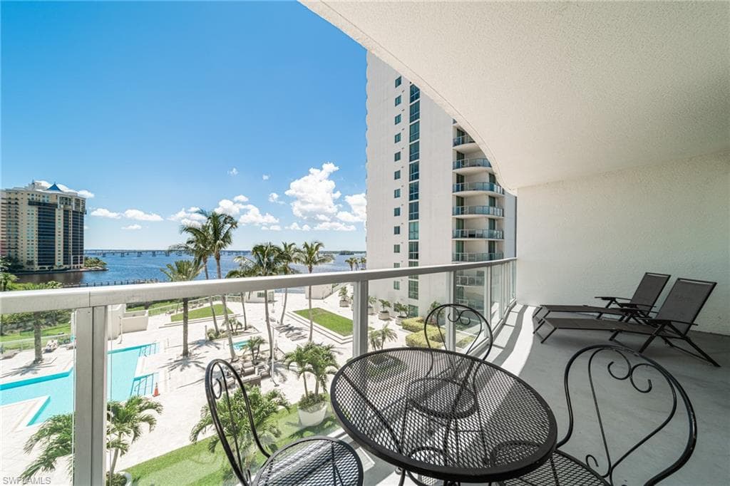3000 Oasis Grand BLVD 706 FORT MYERS, FL 33916