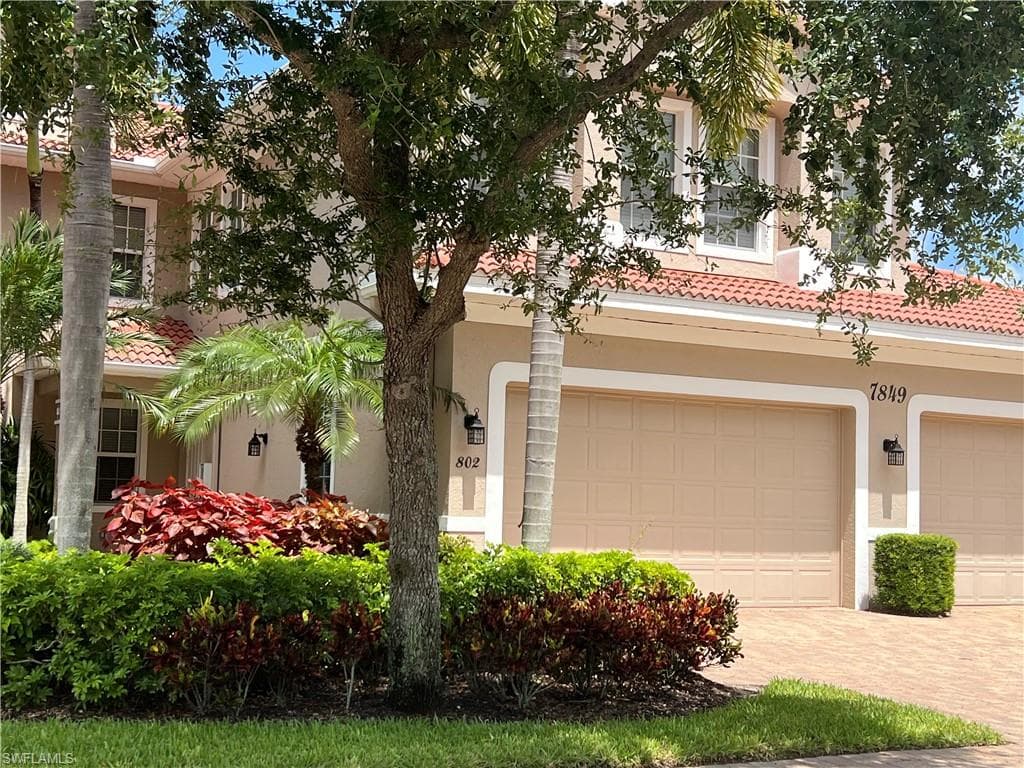 7849 Hawthorne DR 802 NAPLES, FL 34113