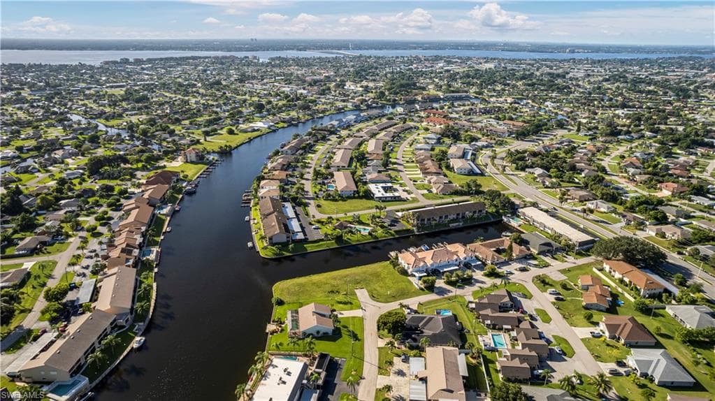 1024 38th ST CAPE CORAL, FL 33904