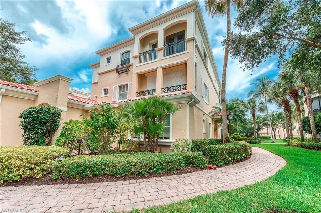 2643 Bolero DR 14-1 NAPLES, FL 34109