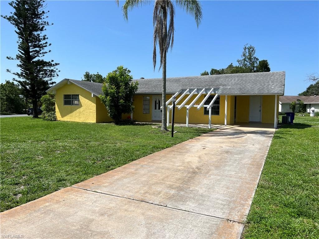 101 Durland AVE LEHIGH ACRES, FL 33936