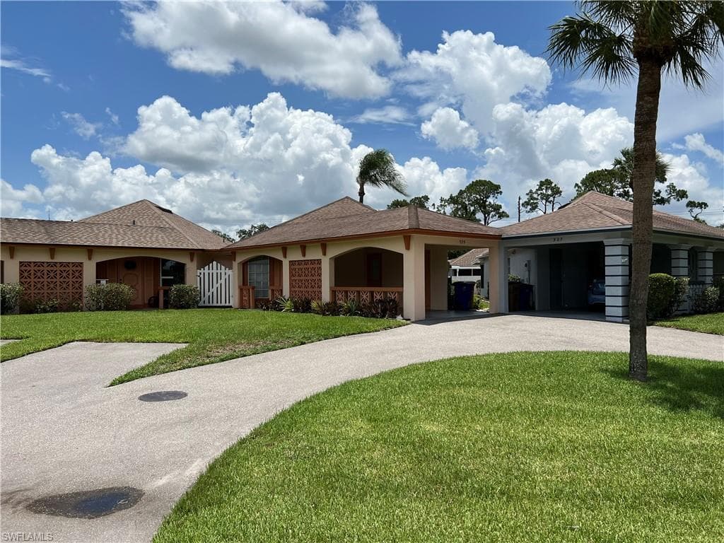325 Dania ST LEHIGH ACRES, FL 33936