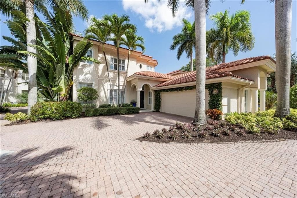2606 L'Ermitage LN NAPLES, FL 34105