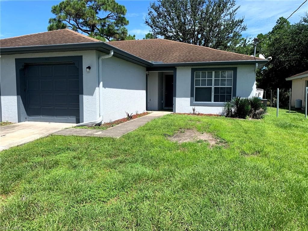 611 Hawthorne AVE S LEHIGH ACRES, FL 33974